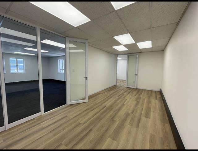 377M² OFFICE TO LET IN BRYANSTON